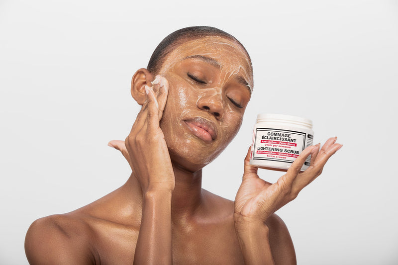 Gommage et Peau Noire : La Clé pour un Teint Éclatant et Sans Taches